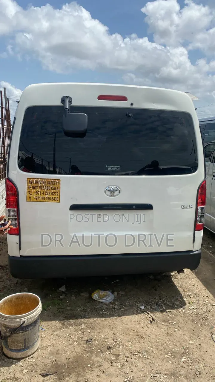 Toyota HiAce 2015 White