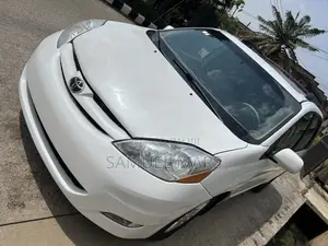 Toyota Sienna XLE 2008 White
