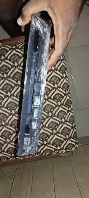 Ps4 Slim With Two Pad