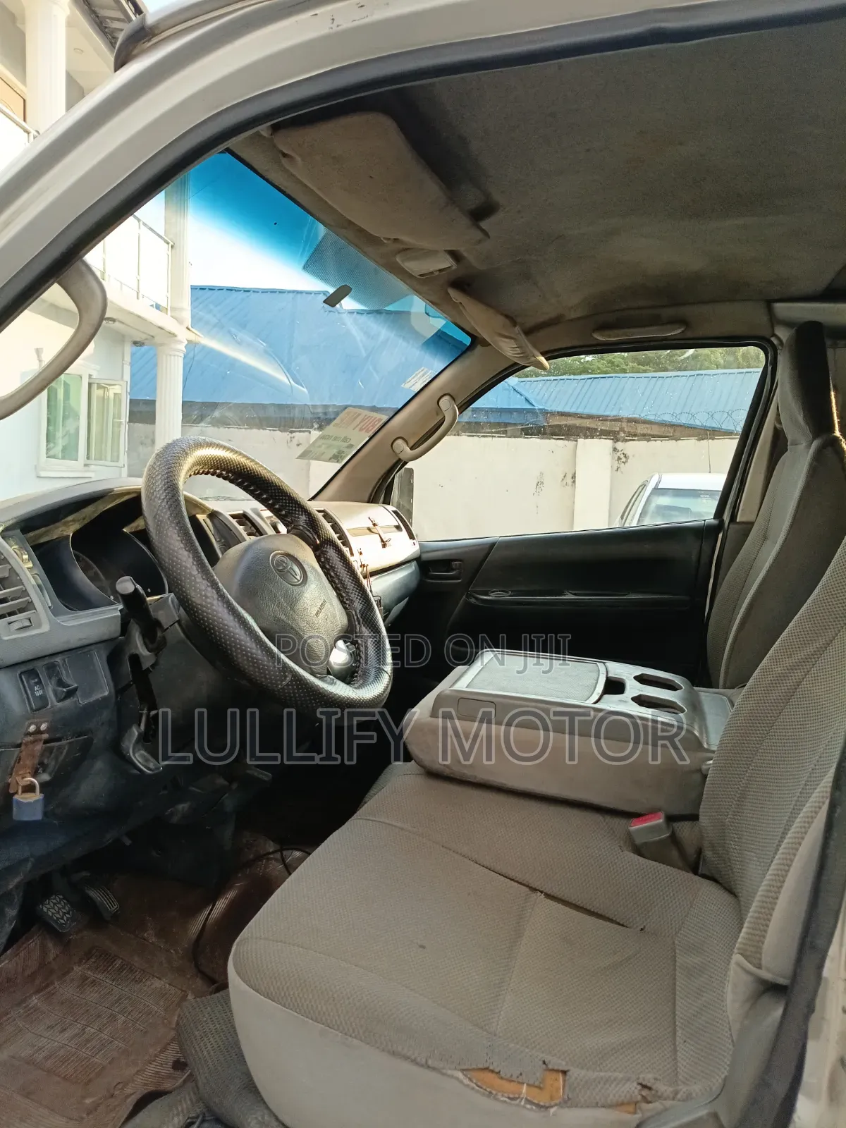 Toyota HiAce 2009 Grey