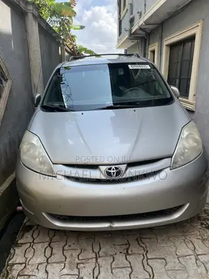 Toyota Sienna LE 4WD 2007 Silver