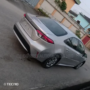 Toyota Corolla LE 2022 Silver