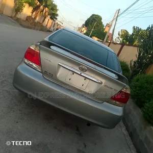 Toyota Camry XLE 4dr Sedan (2.4L 4cyl 5A) 2005 Beige
