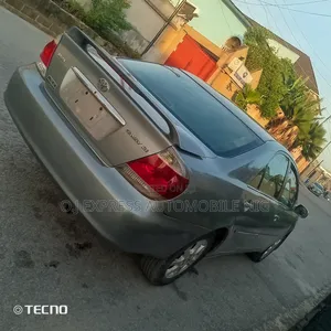 Toyota Camry XLE 4dr Sedan (2.4L 4cyl 5A) 2005 Beige