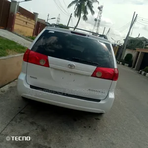 Toyota Sienna XLE 2008 White