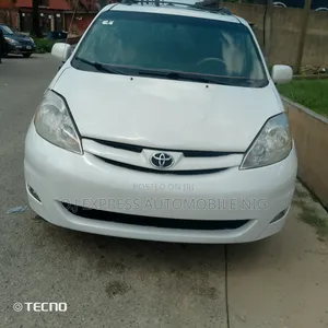 Toyota Sienna XLE 2008 White