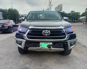 Toyota Hilux Revo Double Cab Petrol 2.7 AWD 2022 Black