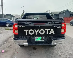 Toyota Hilux Revo Double Cab Petrol 2.7 AWD 2022 Black