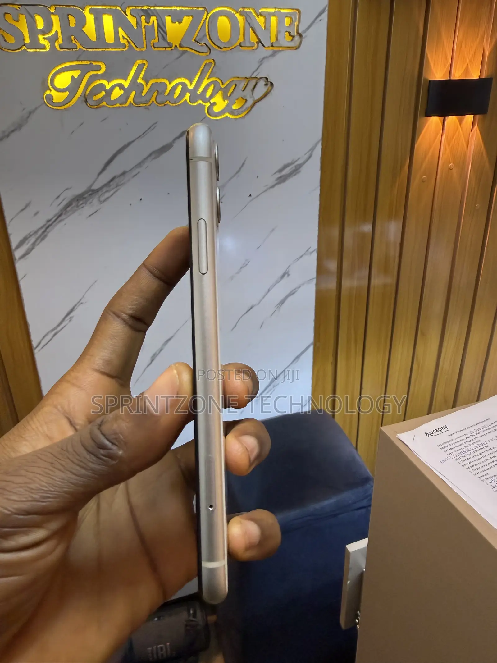 Apple iPhone 11 64 GB White