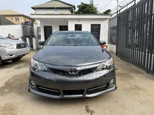 Toyota Camry SE 4dr Sedan (2.5L 4cyl 6A) 2014 Gray