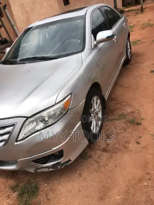 Toyota Camry SE 4dr Sedan (2.5L 4cyl 6AM) 2010 Gray