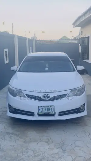 Toyota Camry LE 4dr Sedan (2.5L 4cyl 6A) 2013 White