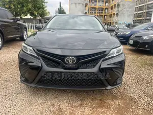 Toyota Camry SE FWD (2.5L 4cyl 8AM) 2018 Black