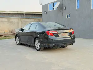 Toyota Camry SE 4dr Sedan w/Prod. End 11/13 (2.5L 4cyl 6A) 2014