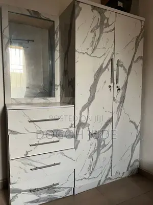 Wardrobe/Mirrordrawer
