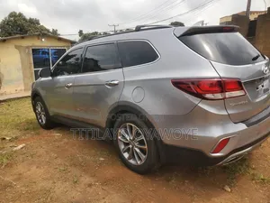 Hyundai Santa Fe 2017 Gold