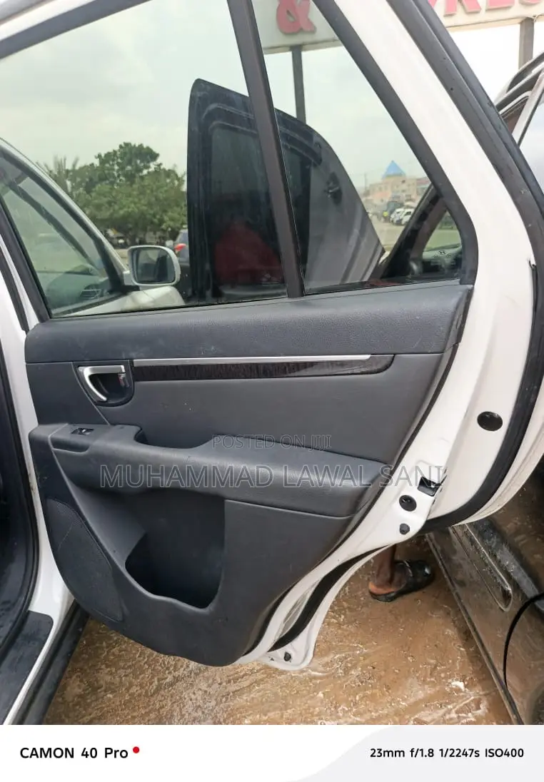 Hyundai Santa Fe 2010 White