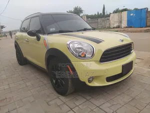 Mini Cooper 2012 Yellow