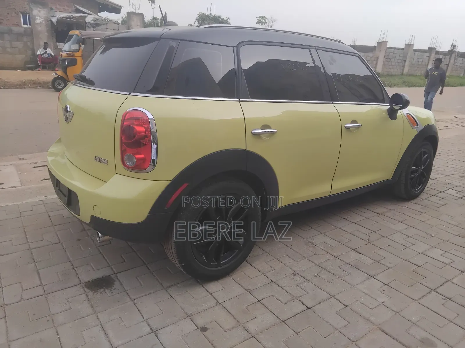Mini Cooper 2012 Yellow