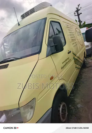 Mercedes-Benz Sprinter 2005 Yellow