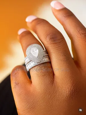 VVS Moissanite Wedding Engagement Rings in Store