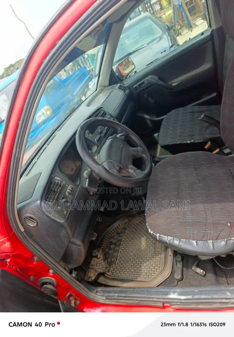Volkswagen Golf 2000 Red