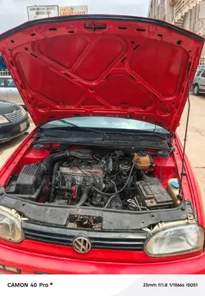 Volkswagen Golf 2000 Red