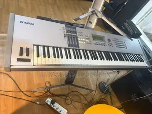 Yamaha Motif Es8