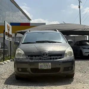 Toyota Corolla 2005 Gray