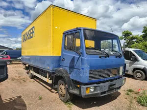 Mercedes Benz 814 1998 Blue