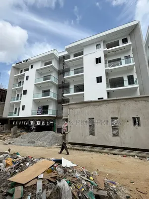 3bdrm Apartment in Lekki Phase 1 for sale