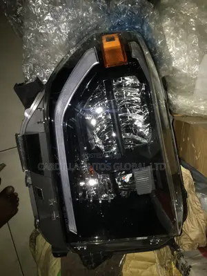 Head Light Toyota Tundra 2018 Set