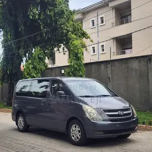 Hyundai H1 2.4 GLS 2012 Gray