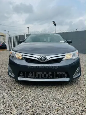 Toyota Camry XLE 4dr Sedan (2.5L 4cyl 6A) 2013 Gray