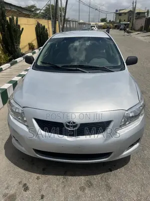 Toyota Corolla LE 4dr Sedan (1.8L 4cyl 4A) 2010 Silver