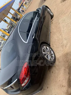Mercedes-Benz C300 2016 Black