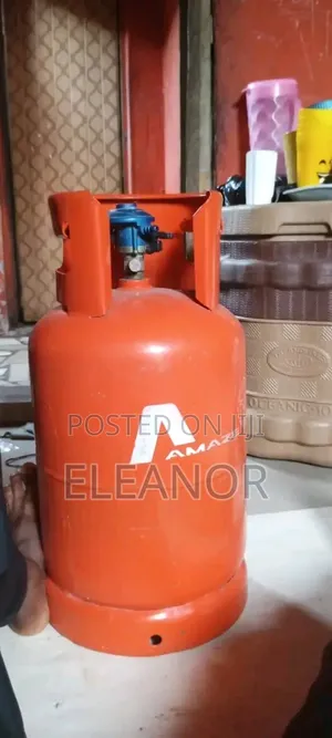 12.5kg Gas Cylinder With Regulator and 10kg of Gas Filled Inside
