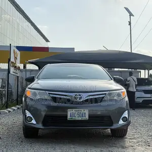 Toyota Camry XLE V6 4dr Sedan (3.5L 6cyl 6A) 2012 Gray