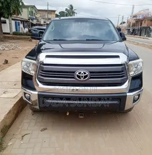 Toyota Tundra 2015 Black