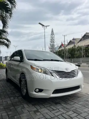 Toyota Sienna 2016 White
