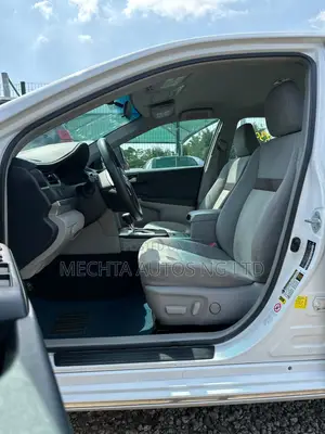 Toyota Camry LE 4dr Sedan (2.5L 4cyl 6A) 2013 White