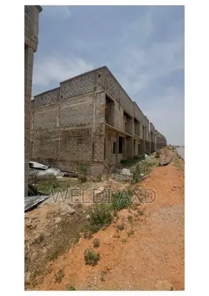 4bdrm Townhouse/Terrace in Naf Valley Estate for Sale