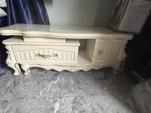 Royal Tv Stand
