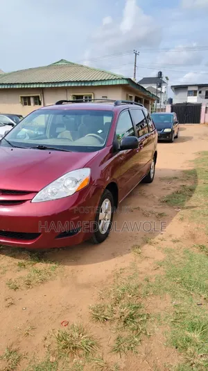 Toyota Sienna 2006 Red