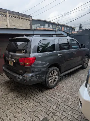 Toyota Sequoia Limited 4dr SUV (5.7L 8cyl 6A) 2015 Gray