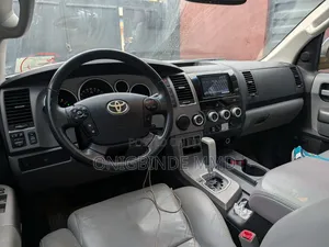 Toyota Sequoia Limited 4dr SUV (5.7L 8cyl 6A) 2015 Gray