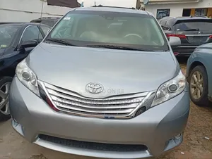 Toyota Sienna XLE 8 Passenger 2011 Gray