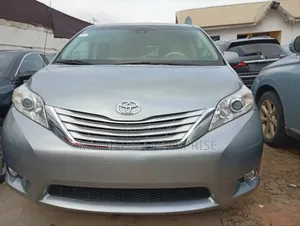 Toyota Sienna XLE 8 Passenger 2011 Gray