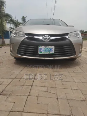 Toyota Camry 2016 Gold