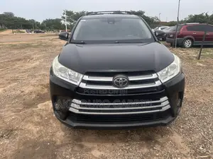 Toyota Highlander LE 4x2 (2.7L 4cyl 6A) 2017 Black